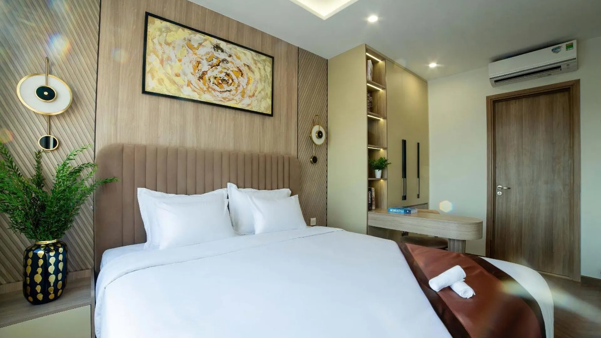 Otis Apartment - Soho Residence District 1 - Near Bui Vien Ho-Chi-Minh-Stadt 0*,  Vietnam